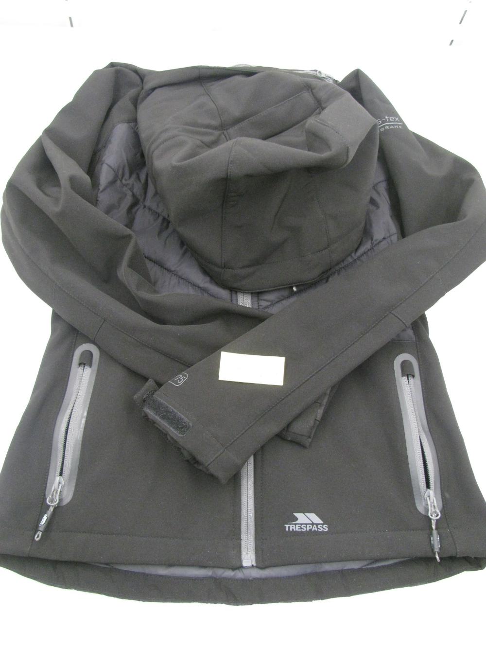 Vêtements, chaussures, accessoires : N° 2026001853 Trouvé(e) le : Fri Apr 10 00:00:00 CEST 2026