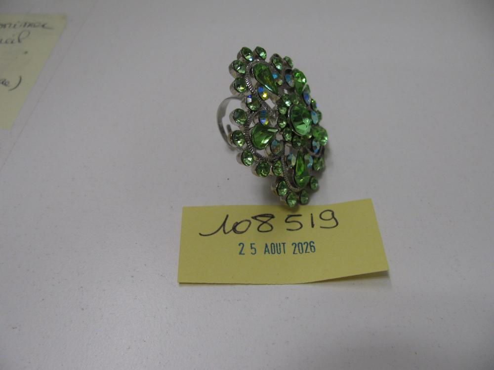 Montres et bijoux : N° 2026004141 Trouvé(e) le : 25/08/2026