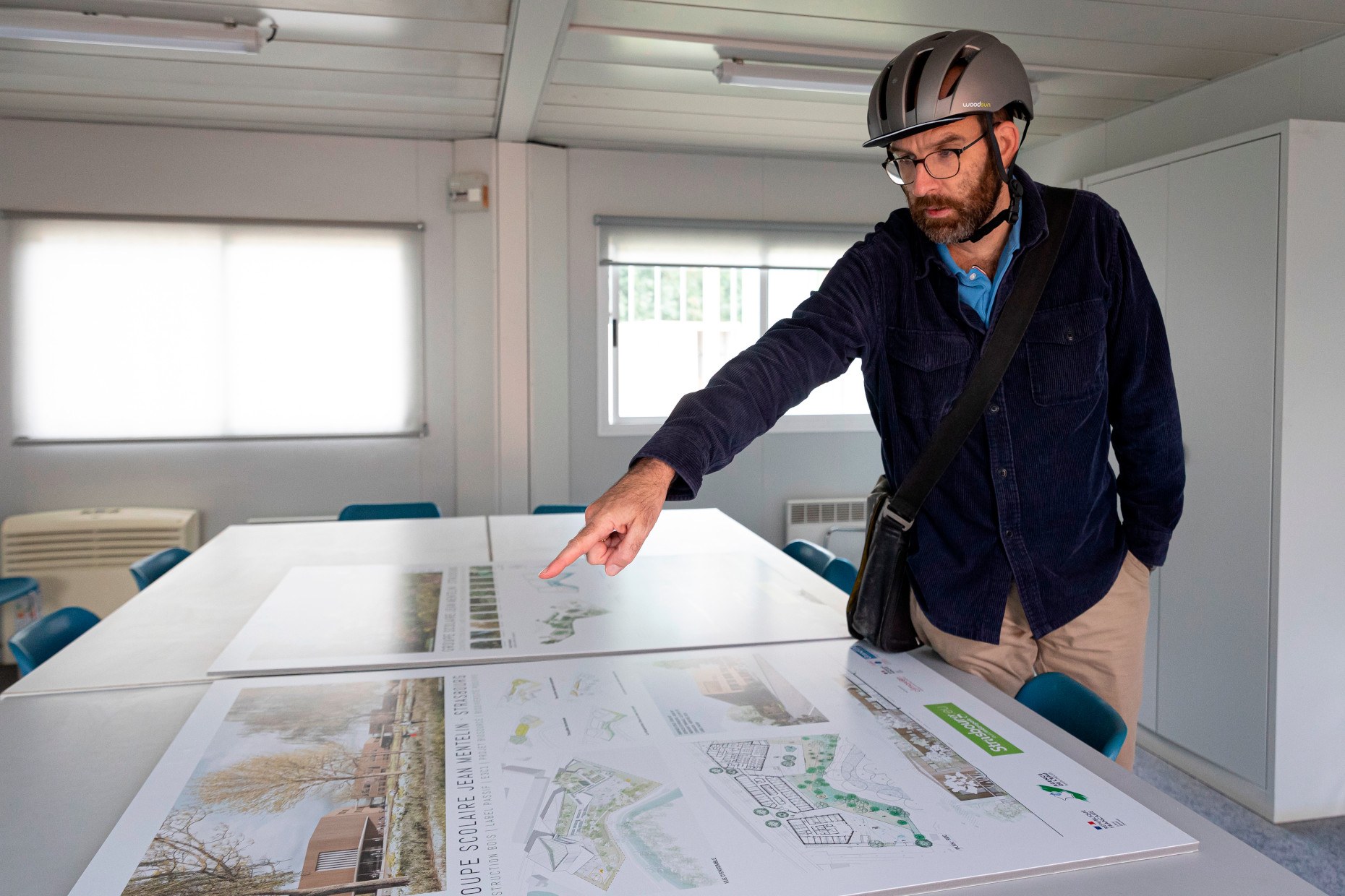 François-Frédéric Muller, architecte de l’agence strasbourgeoise MW, dirige les travaux du futur groupe scolaire situé rue Jean-Mentelin à Koenigshoffen.  L’équipement, entièrement passif en énergie, doit accueillir ses premiers élèves pour la rentrée de septembre 2024. Le montant de l’opération s’élève à 23,4 millions d’euros TTC.