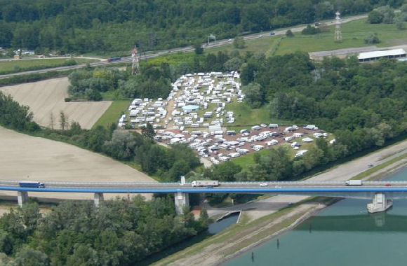 Aire de grand passage située à proximité du Pont Pflimlin sur le ban communal d'Eschau