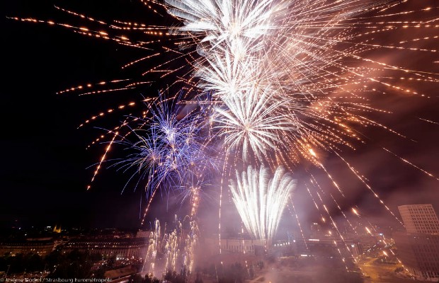 feu d'artifice fête nationale du 14 juillet Strasbourg