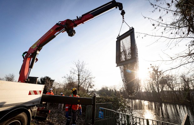 Les déchets qui polluent nos caniveaux finissent très souvent dans la mer. Pour évaluer et prévenir ce phénomène, le service des Eaux et de l’assainissement de l’Eurométropole mène depuis près d’un mois une expérience à Schiltigheim.
