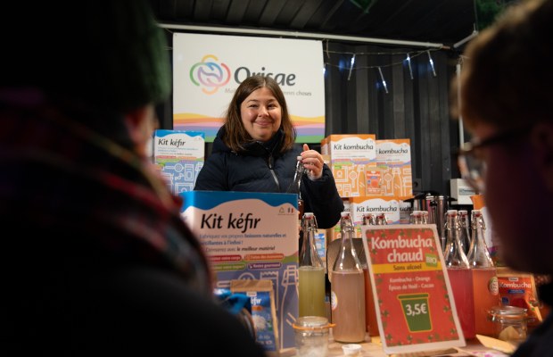La Place Grimmeissen se transforme à nouveau cette année en un joyeux village dans lequel se côtoient plus de 30 structures de l’économie sociale et solidaire.