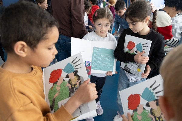 Strasbourg offre un album illustré aux 3100 élèves de CP